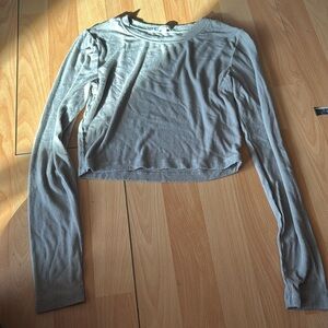 Women’s crop to size xs, this top is from a boutique. No stains